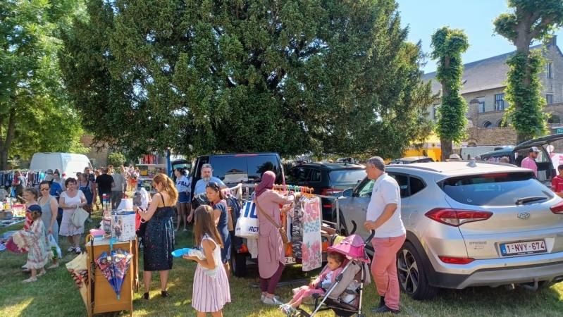 Emelkoen bruist  31 - Reuze Rommelmarkt met Boeken-, Vinyl- en CD‑Beurs in Humelgem 